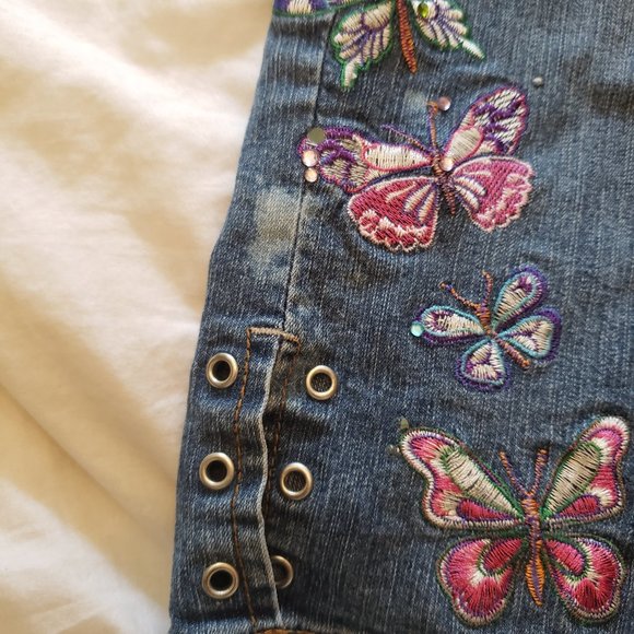 Adorable Arizona Jeans Appliqued Butterfly - Picture 2 of 4